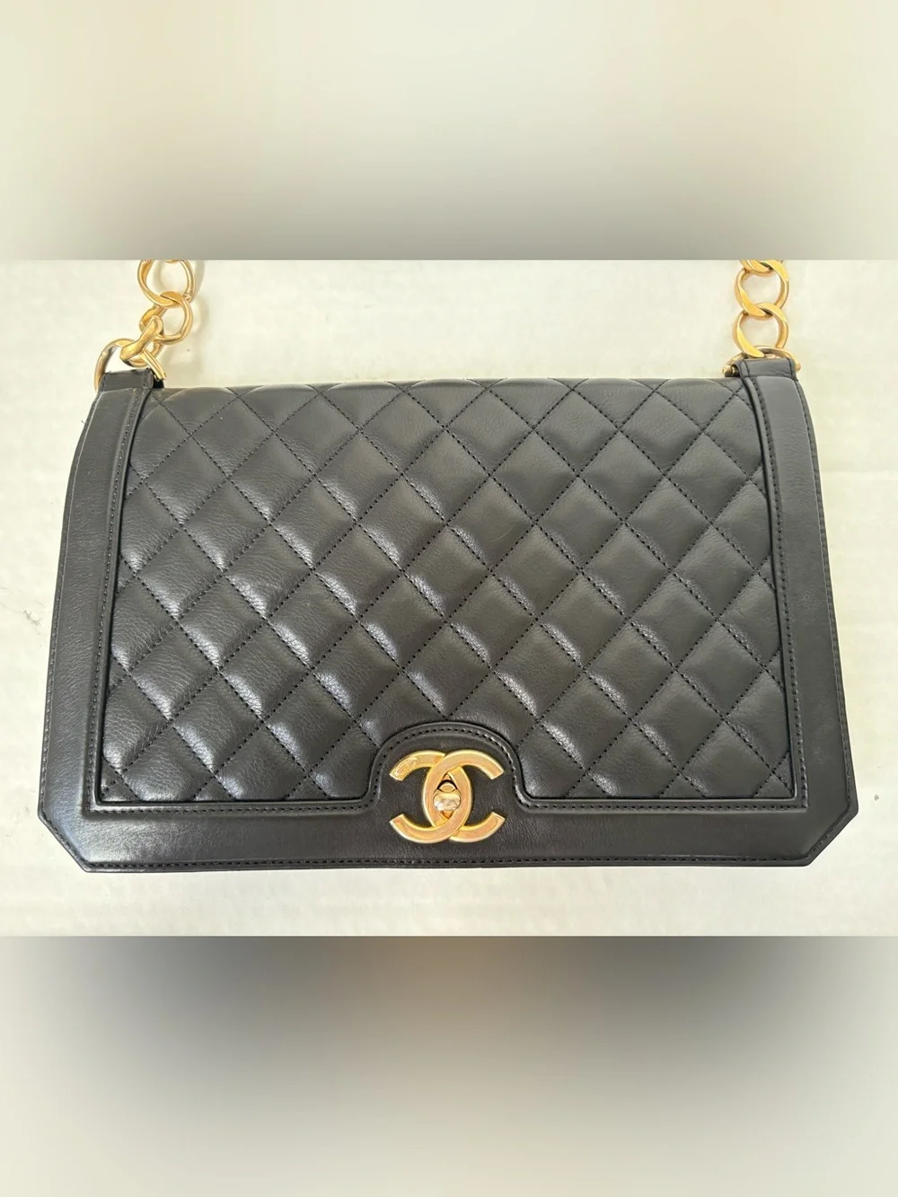 CHANEL Black Quilted Leather Flap Shoulder Crossbody Bag Gold Chain CC Turnlock
